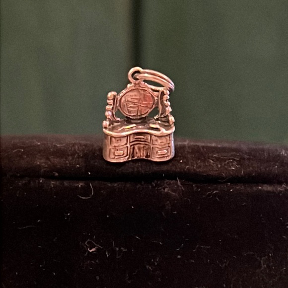 Sterling Silver Vanity Charm with Split Ring - Picture 1 of 5